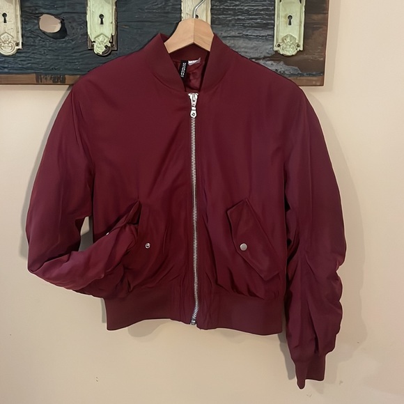 H&M Divided Burgundy Bomber Jacket Size 4 - Picture 5 of 16